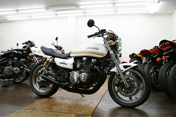 カワサキ ゼファー専門店/ZEPHYR販売 =ガレージ・バリバリ=(カワサキ